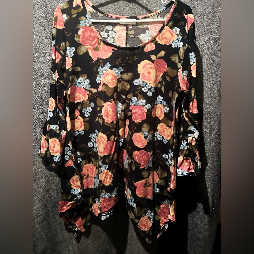 Women's Black 3/4 Sleeve & bell cuff Floral Print Shirt By Bobbie & Brooks Sz 1x
